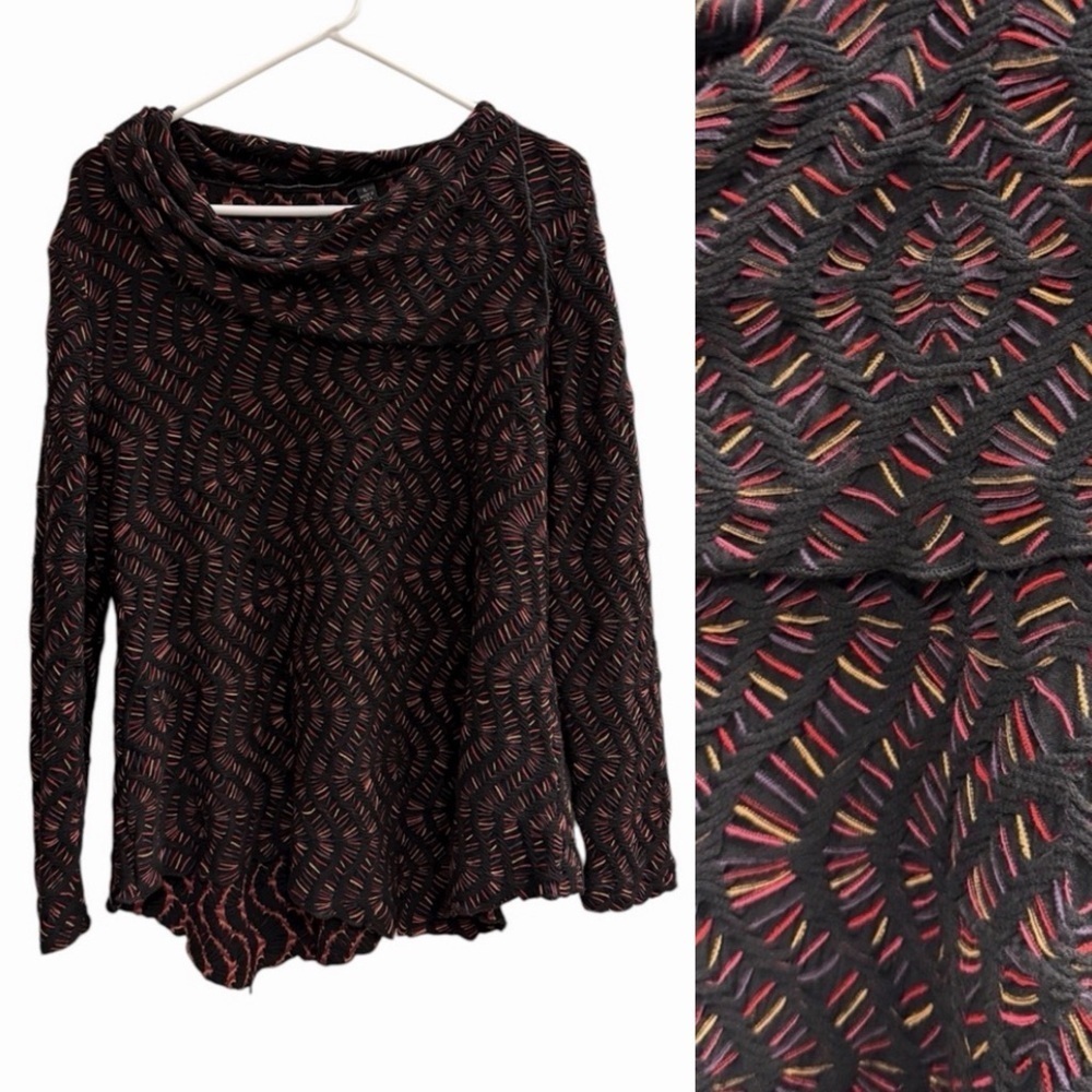 SNO SKINS Black and Red Cowl Neck Sweater Size Large
